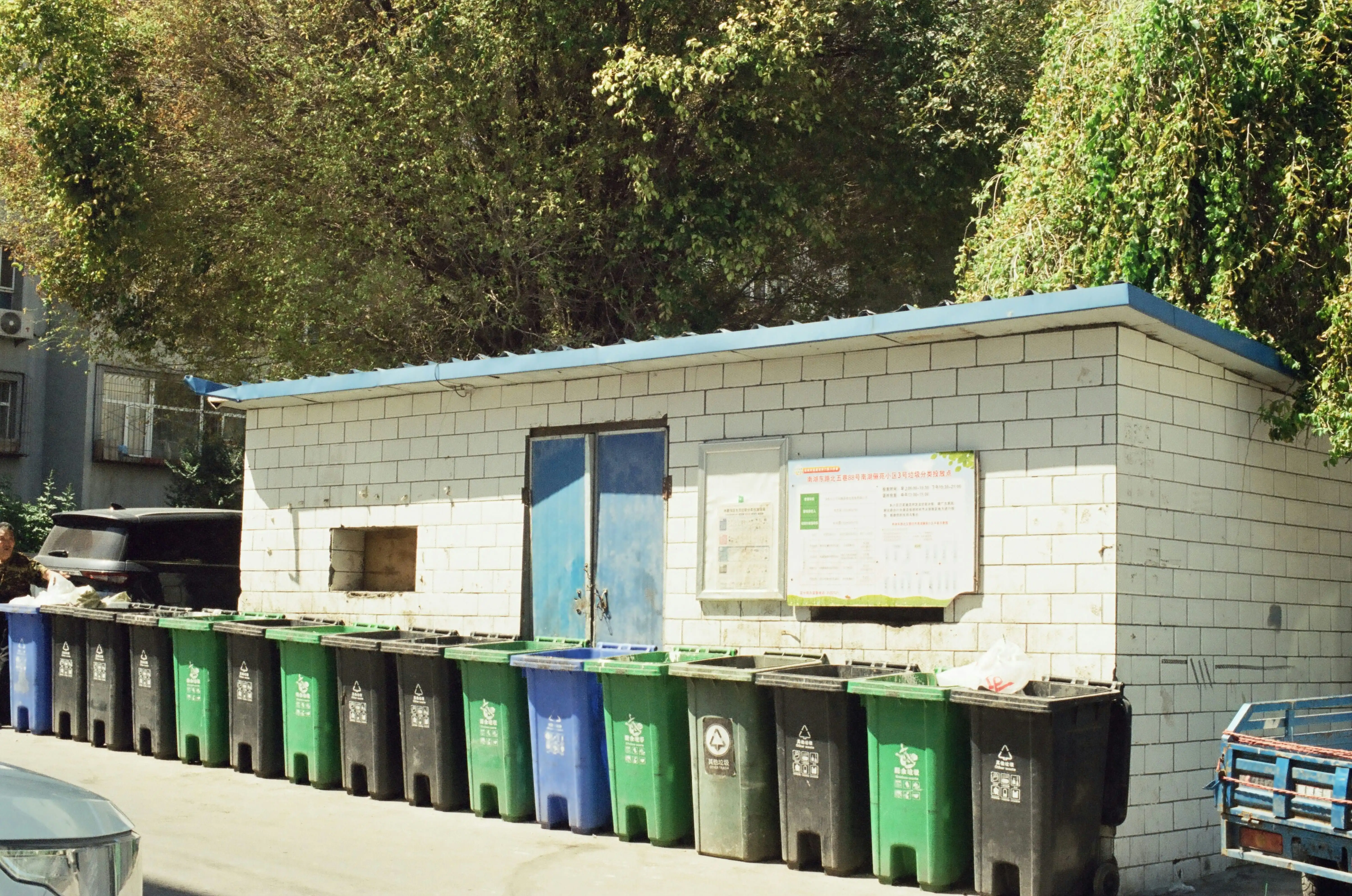 Servicerunde ved affaldsstation